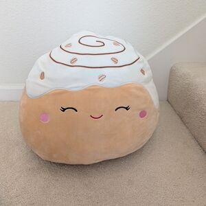 Squishmallow Cinnamon Chanel
